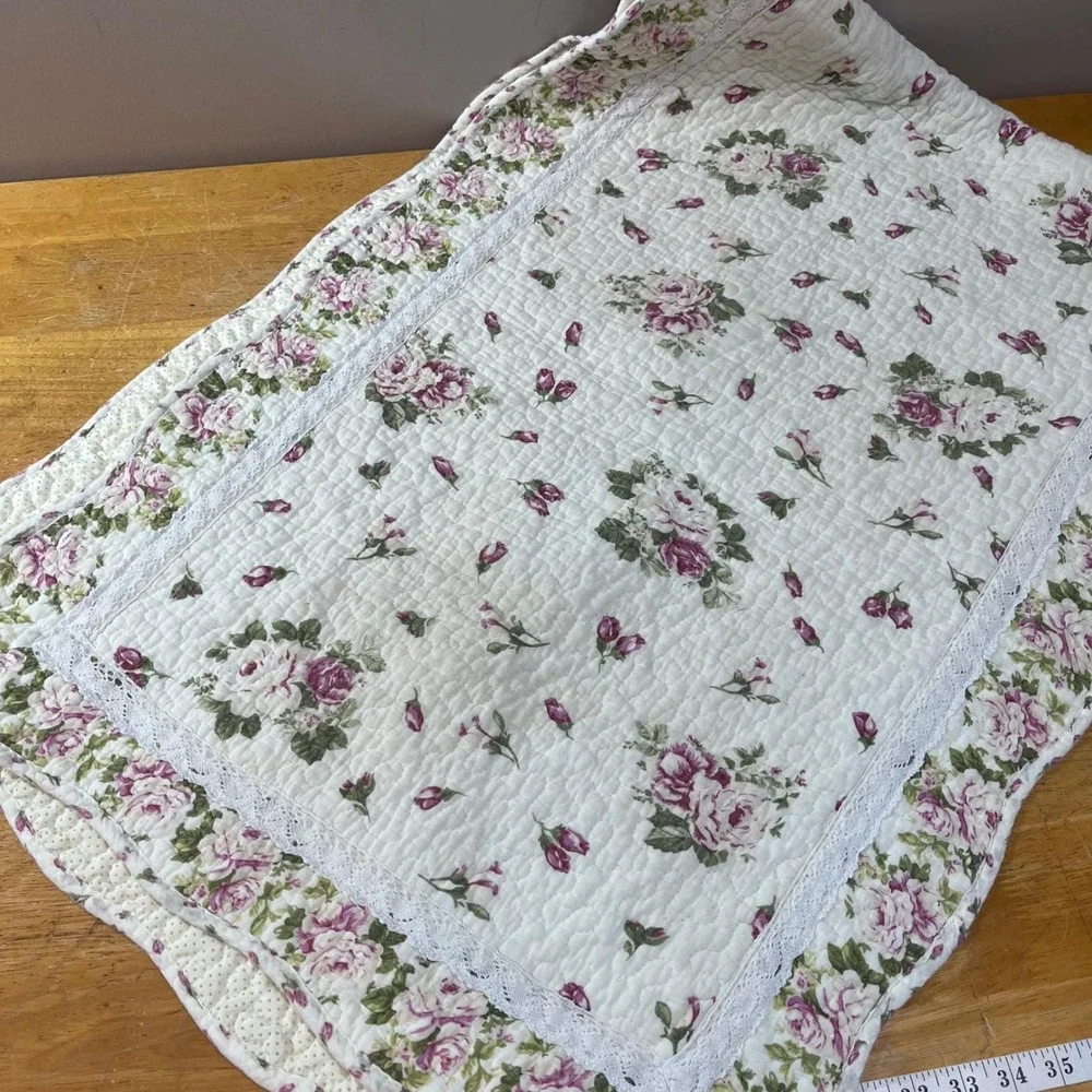 Vtg Cottagecore Quilted Floral Table Runner Lace Trim Anti‎ Slip Pink Rose 68x24